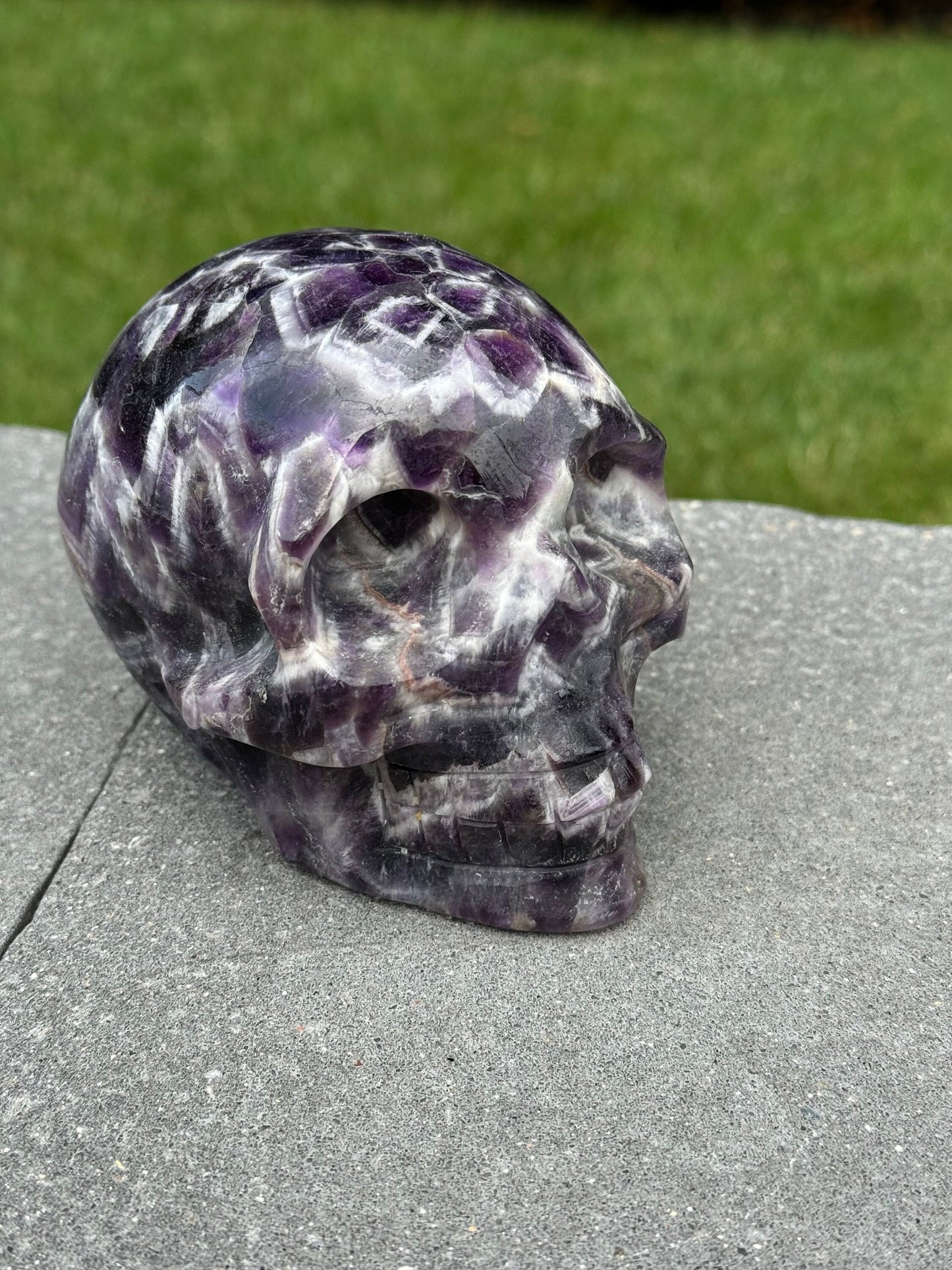 Chevron Amethyst Skull Carving (4.5")