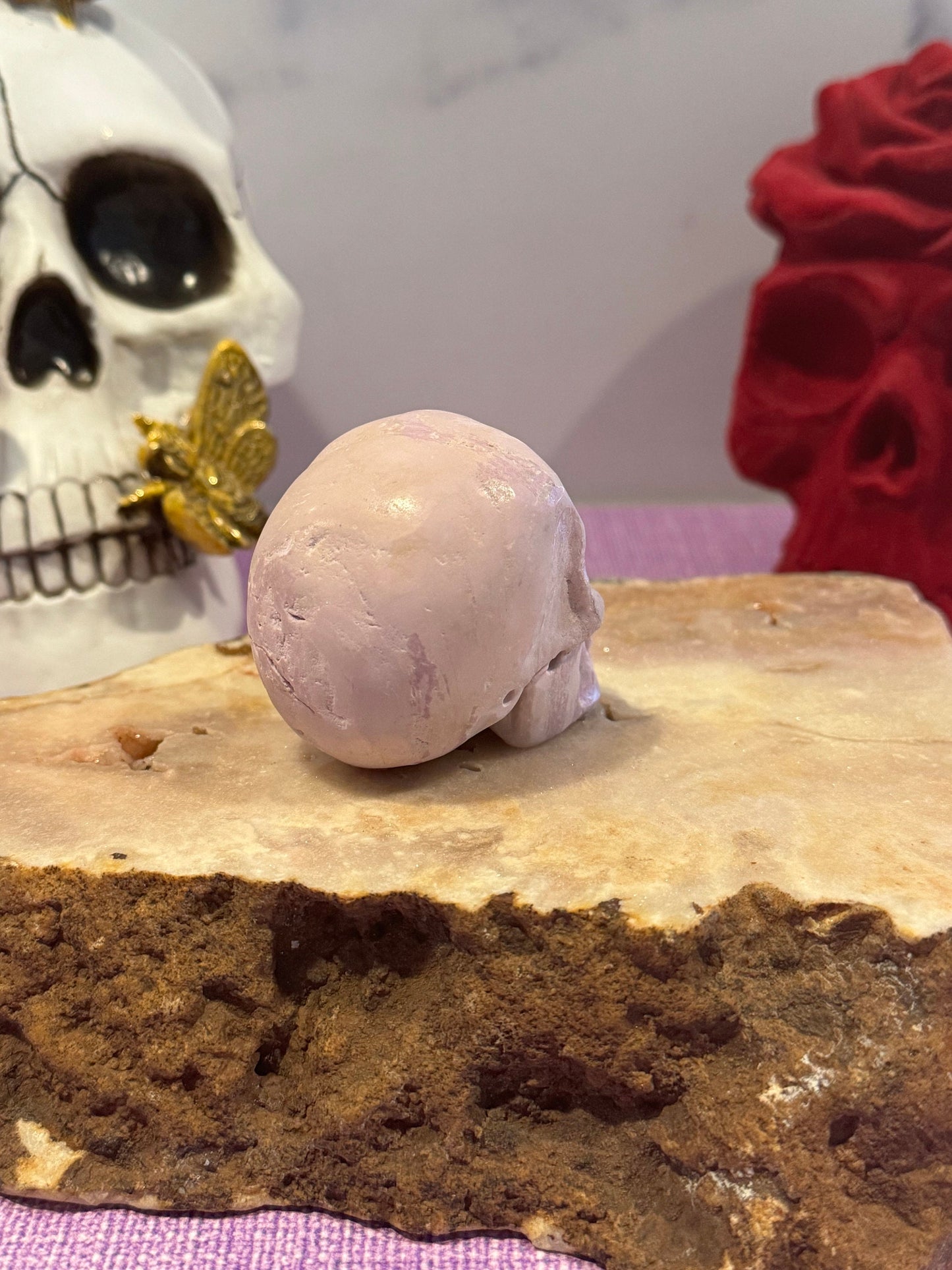 Phosphosiderite Skull Carving