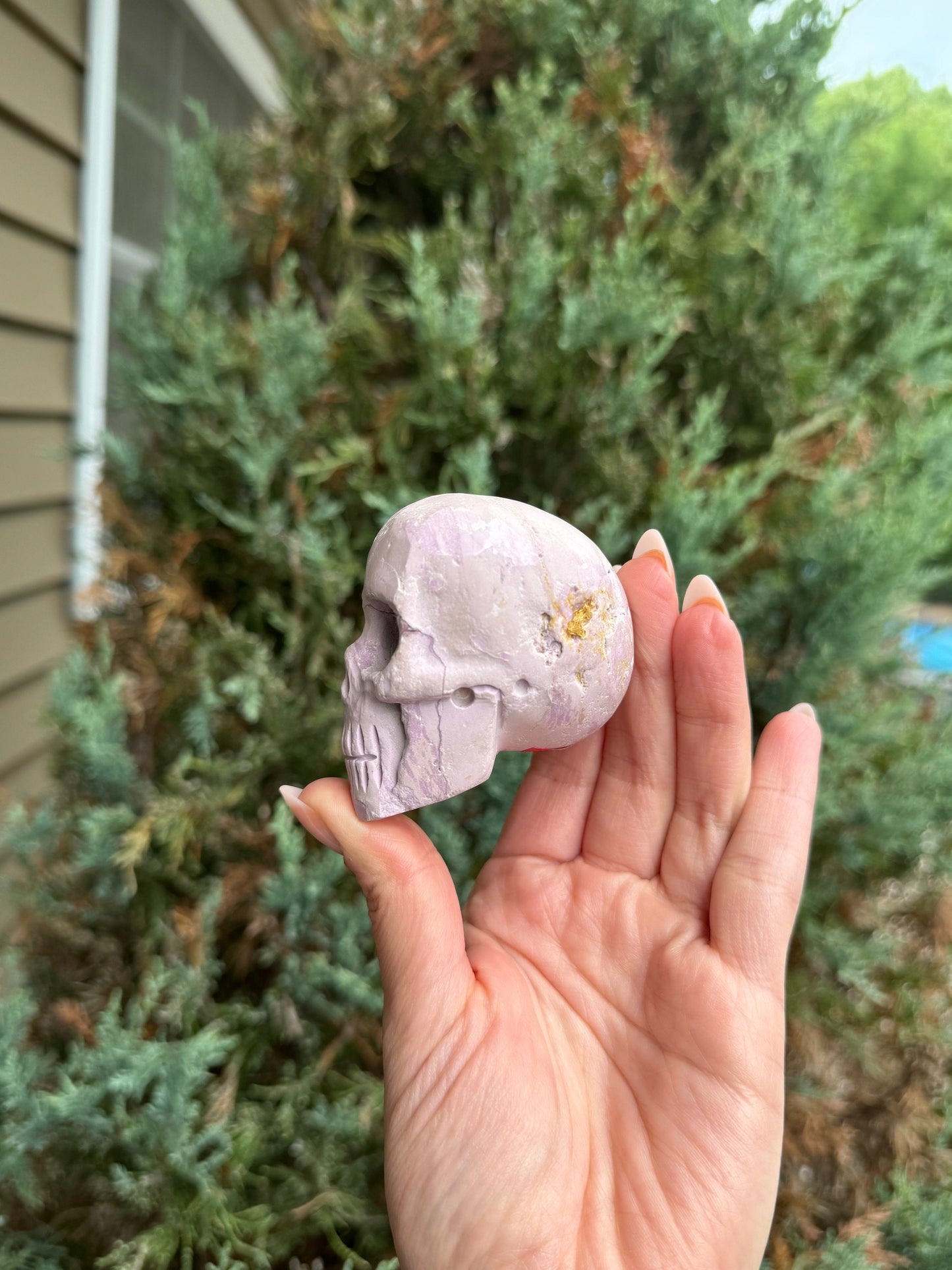 Phosphosiderite Skull Carving