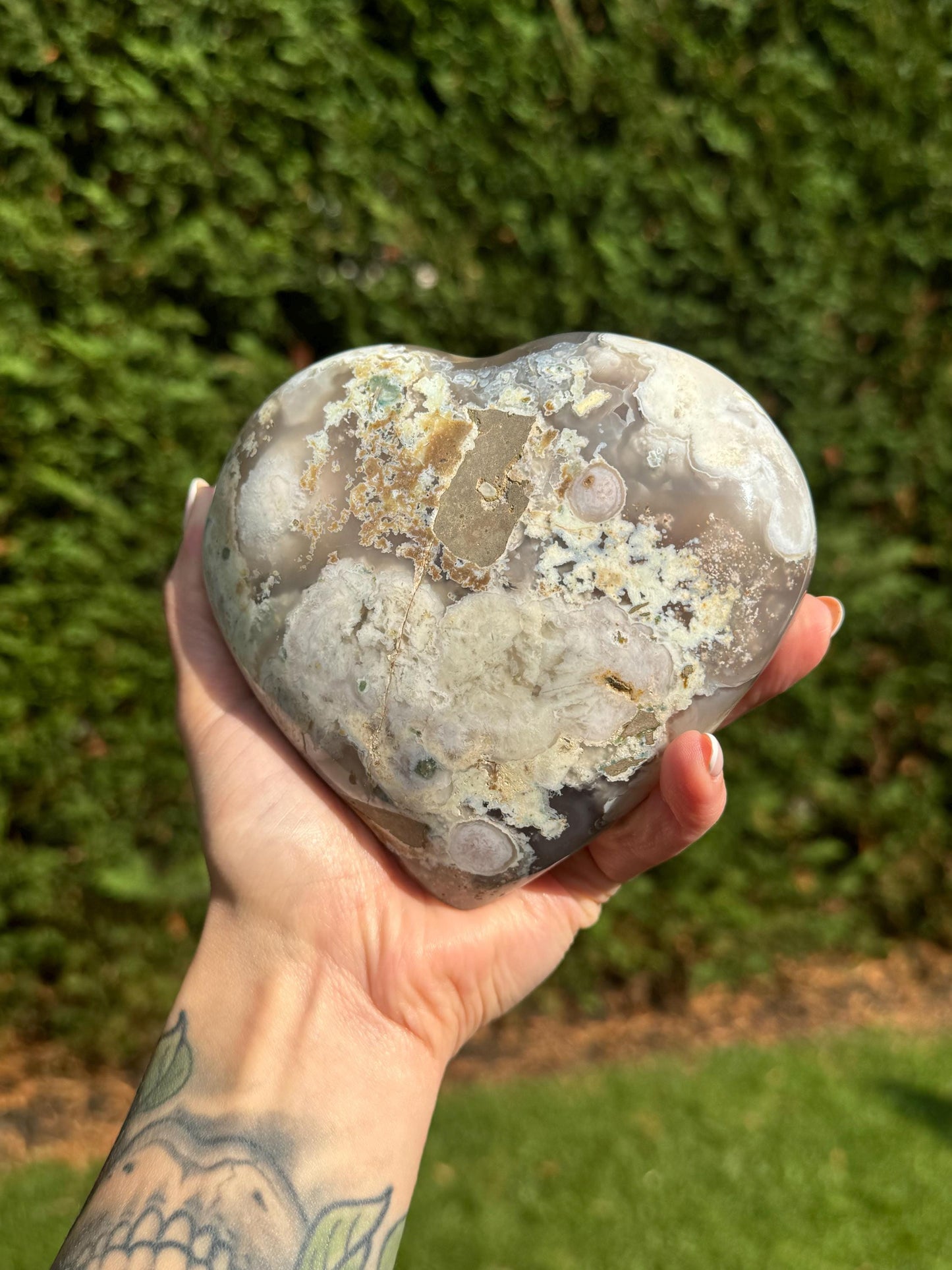 Black Flower Agate Heart Carving