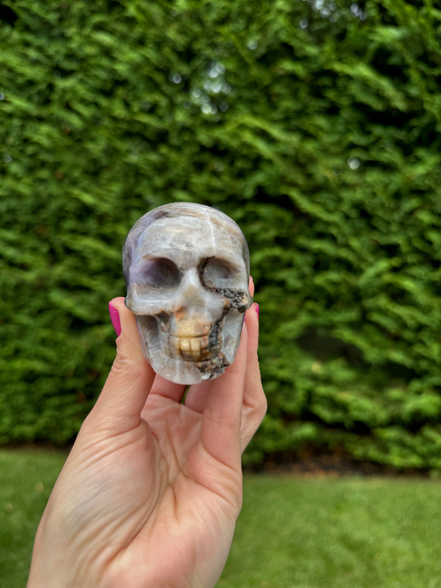 Chevron Amethyst Skull Carving (3")