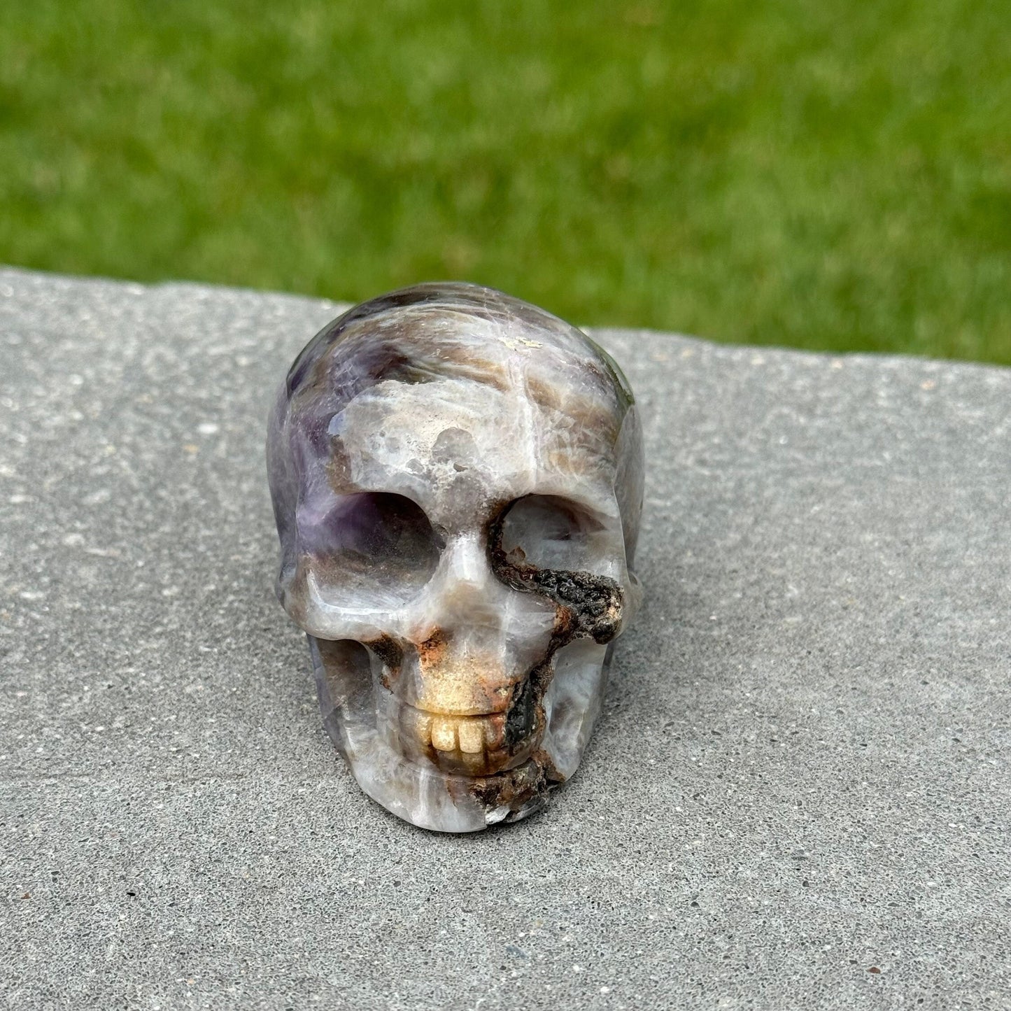 Chevron Amethyst Skull Carving (3")