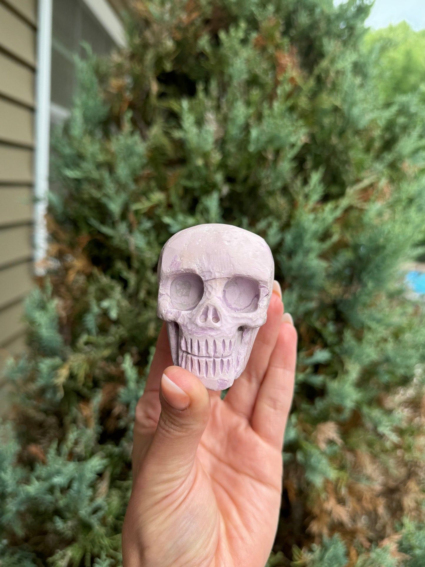 Phosphosiderite Skull Carving