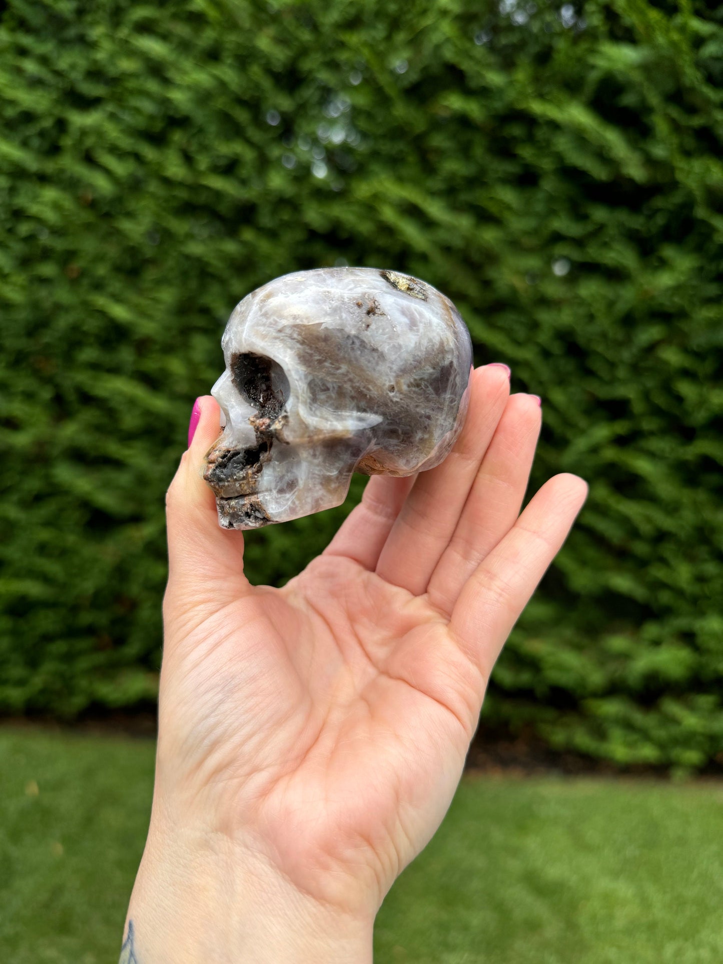 Chevron Amethyst Skull Carving (3")
