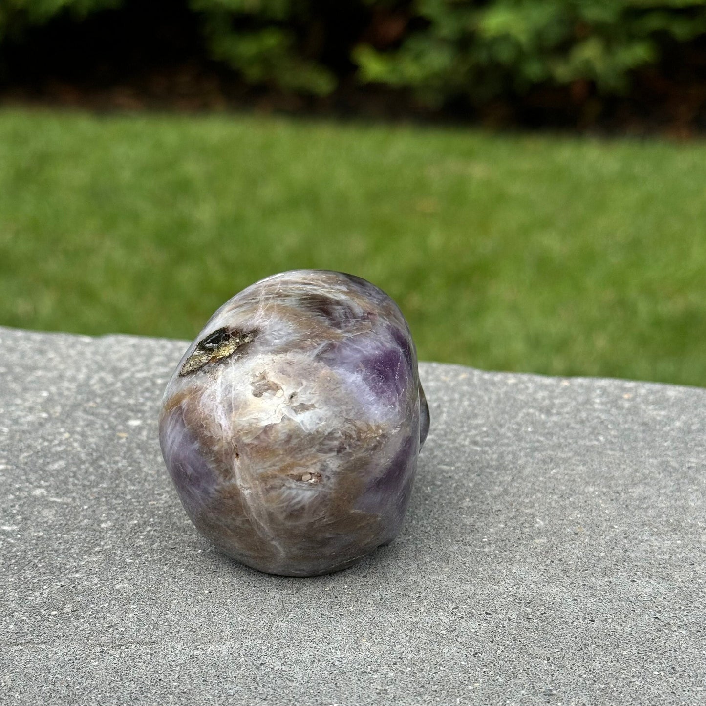 Chevron Amethyst Skull Carving (3")