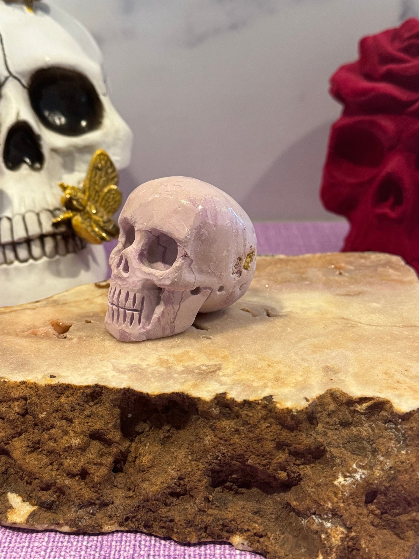 Phosphosiderite Skull Carving