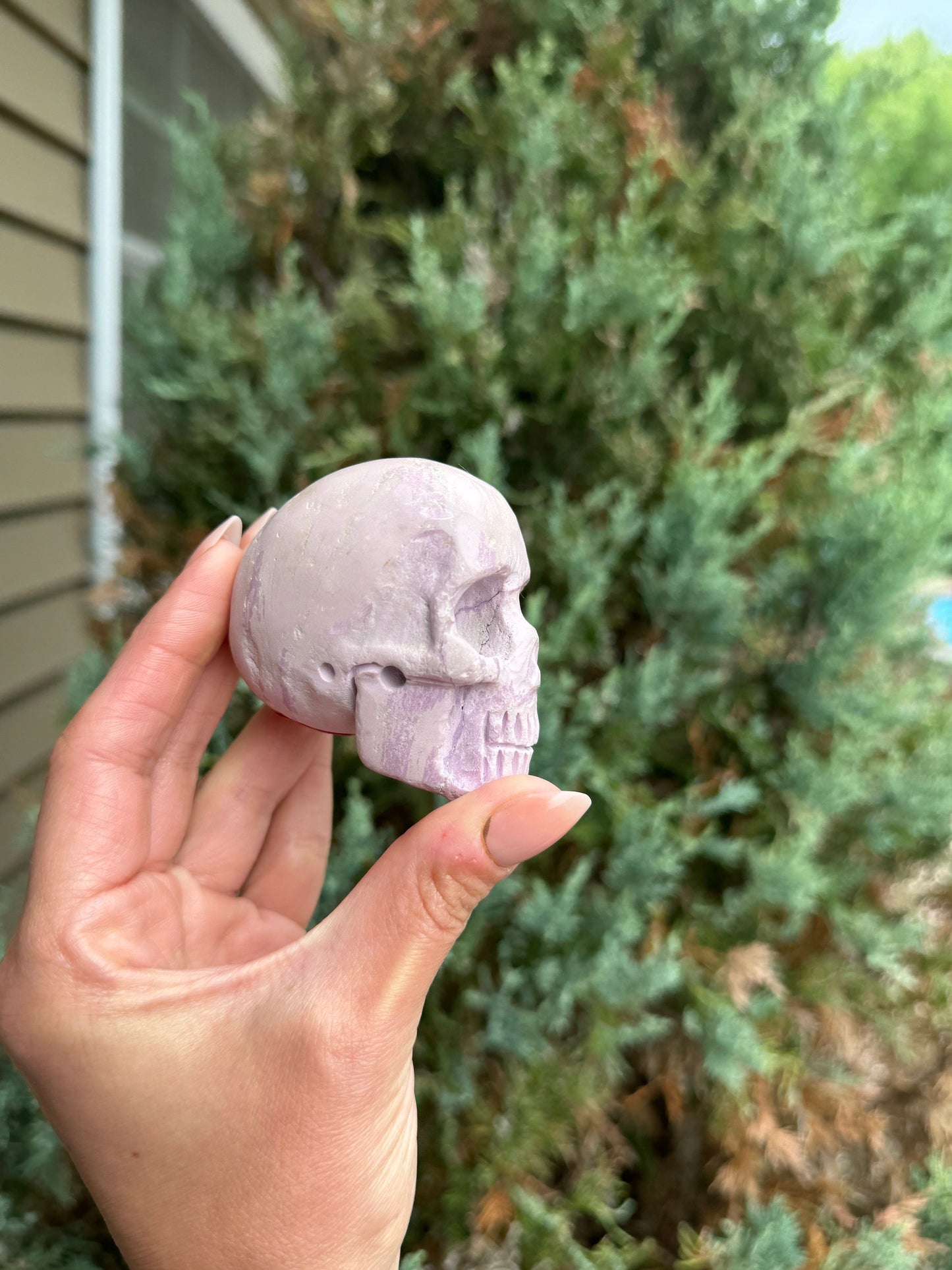 Phosphosiderite Skull Carving